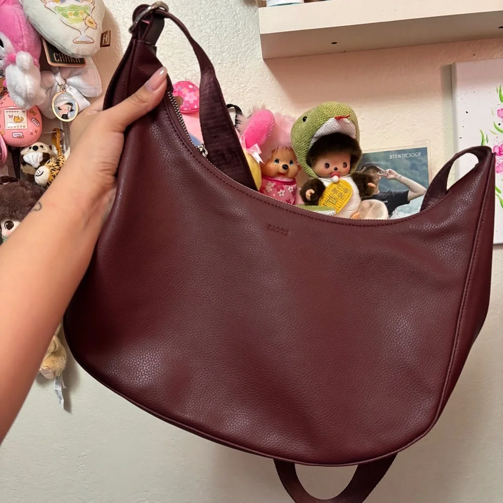 NWOT BAGGU Medium Recycled Leather Crescent Bag
Mahogany - Picture 3 of 8